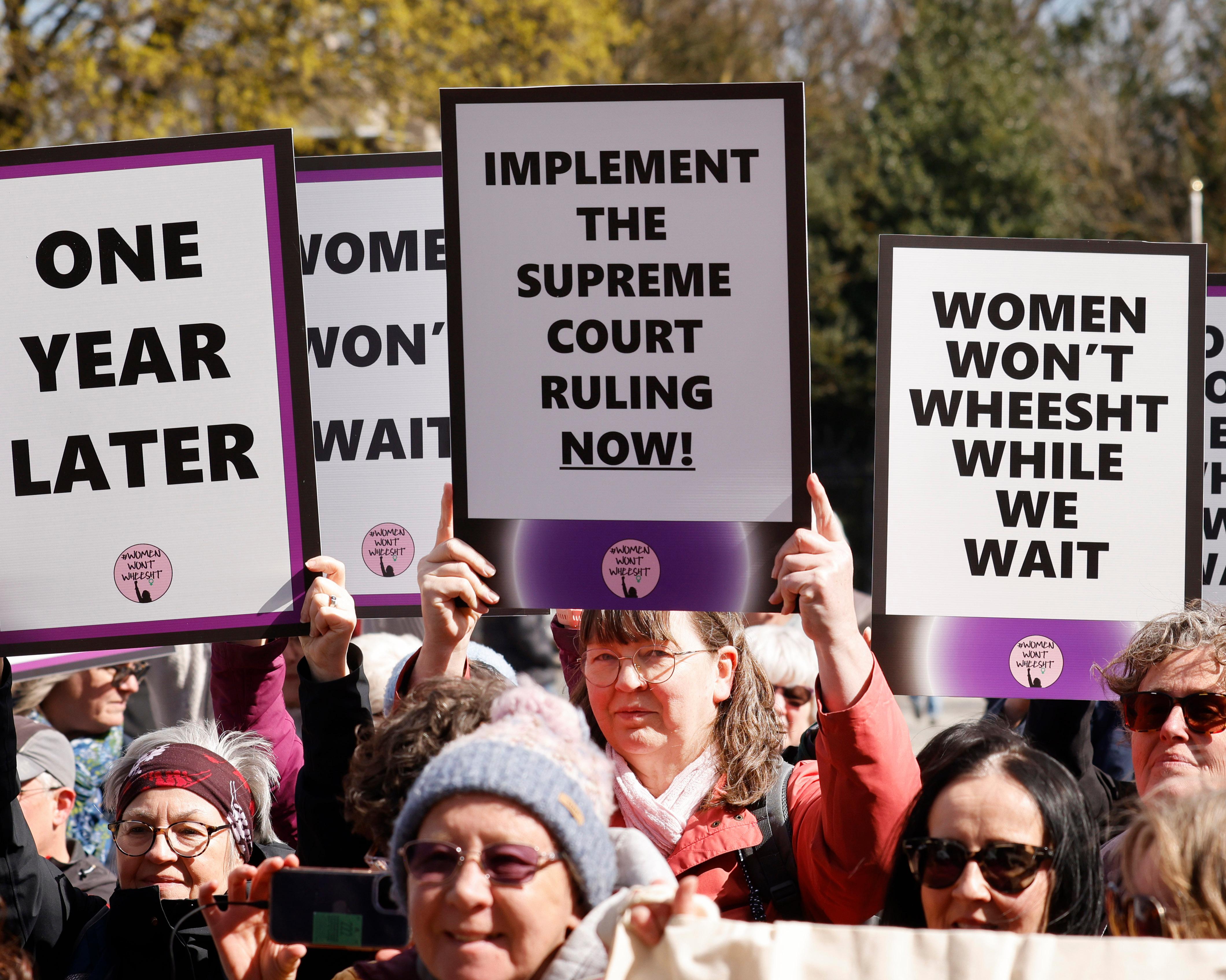 Single-sex toilets must exclude transgender people, says EHRC