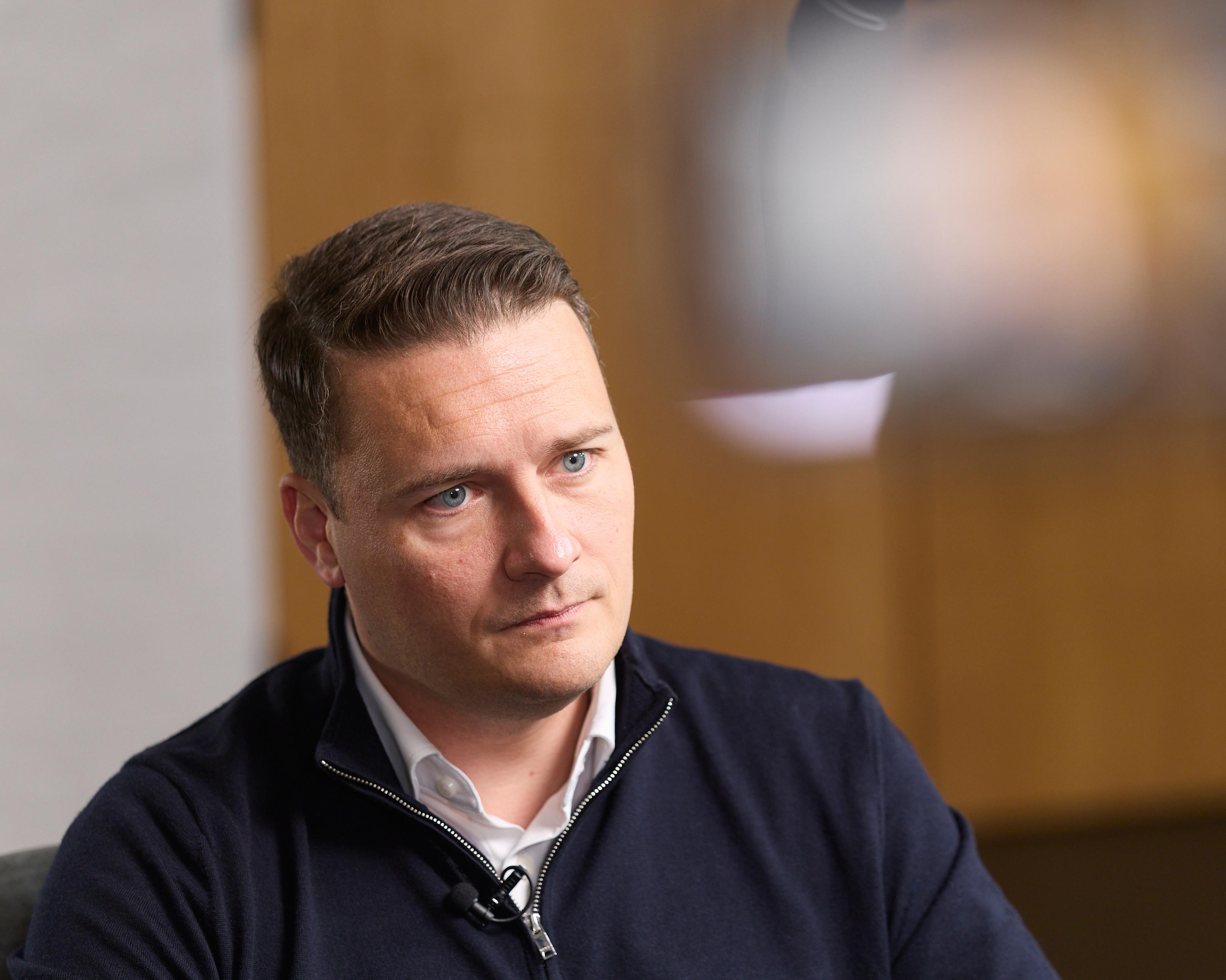 ‘Social media should be treated like tobacco’: Streeting calls for under-16s ban on certain platforms
