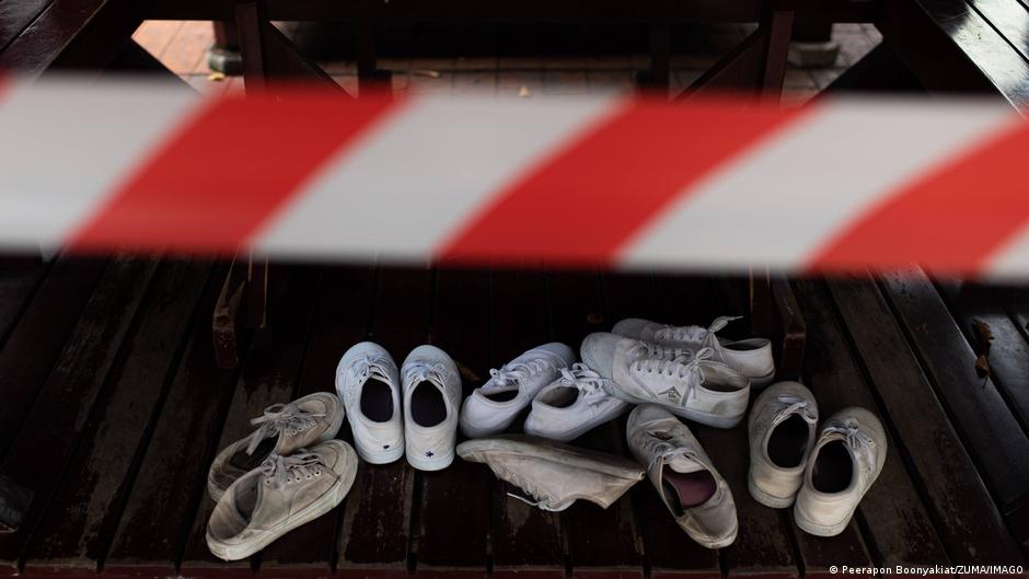 How do teenagers keep accessing guns in Southeast Asia?