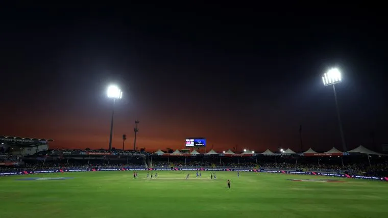 How is bad light determined in Tests? Explaining the use of lightmeters and rules for ending a day's play