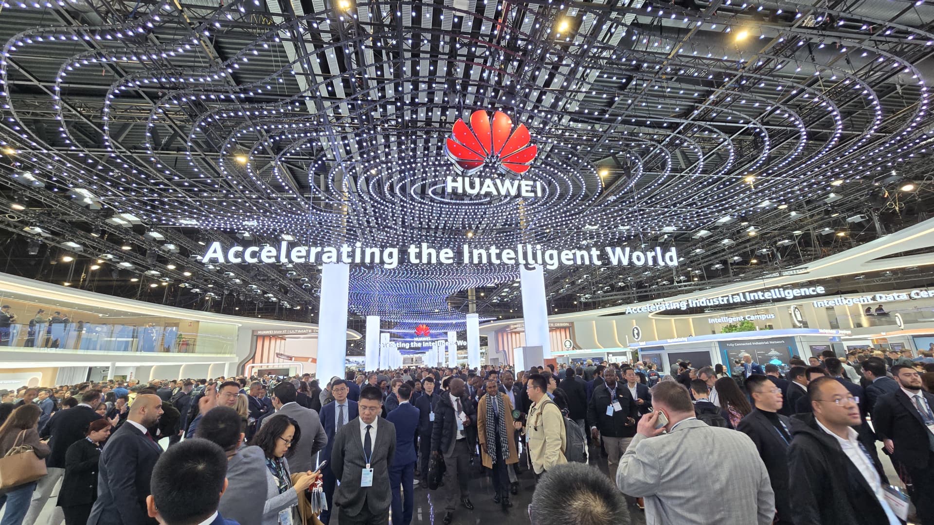 HP partners with U.S.-blacklisted Huawei for licensing the Chinese company's WiFi tech 