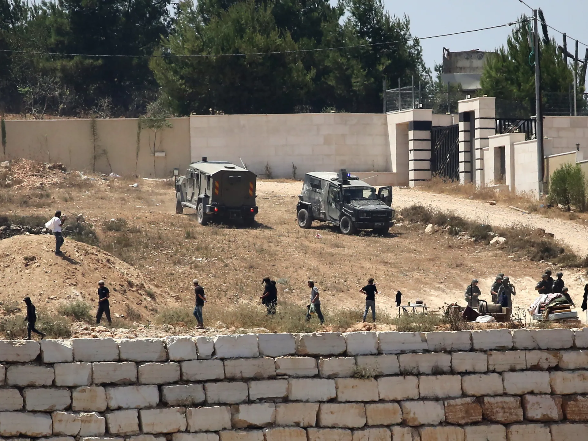 Israeli forces block activists from reaching besieged Qusra families