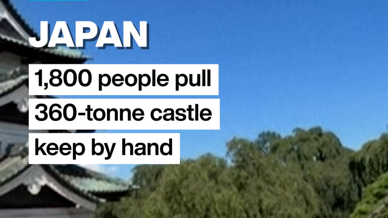 Japan: 1,800 people pull 360-tonne Hirosaki Castle keep by hand