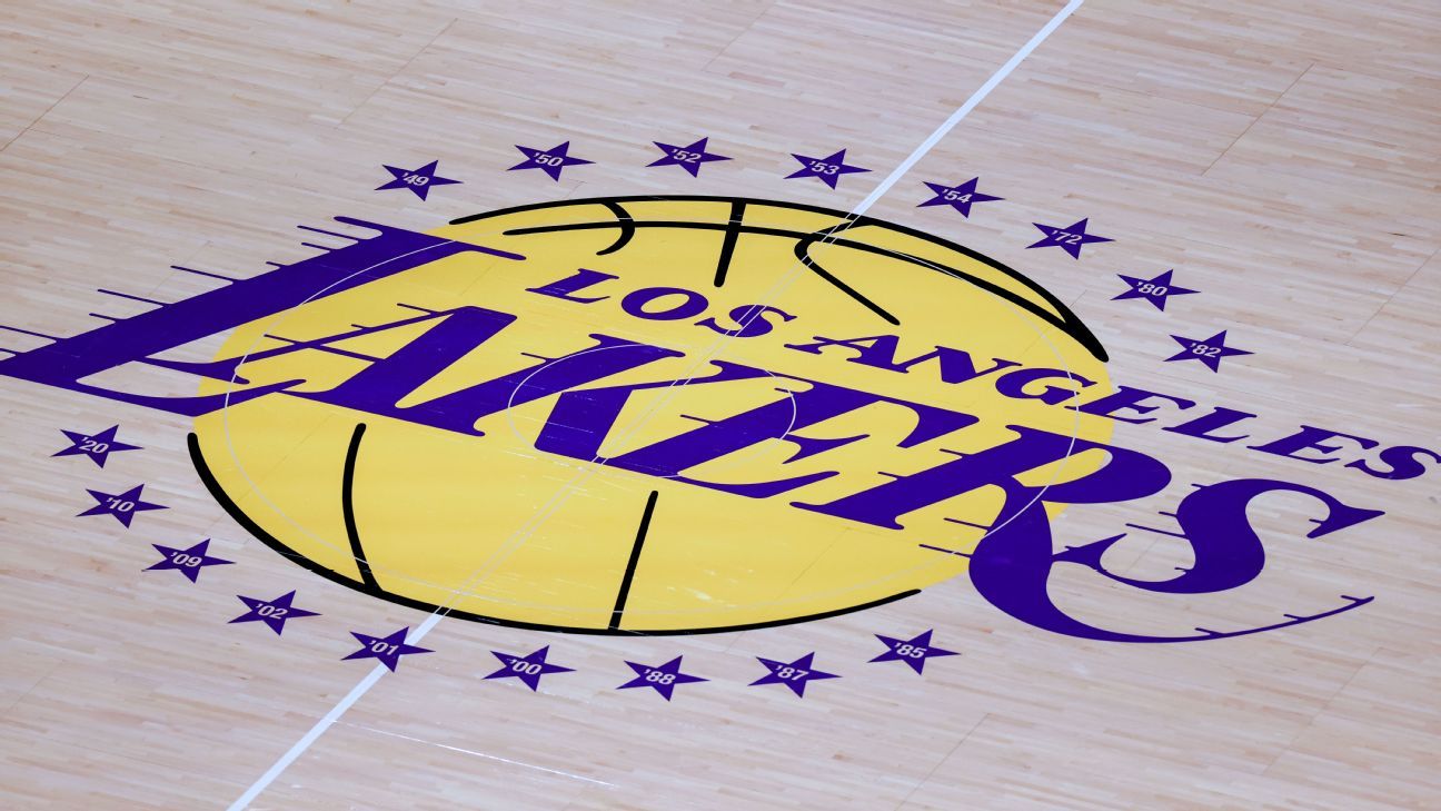 Jeanie contending family's sale of stake in Lakers