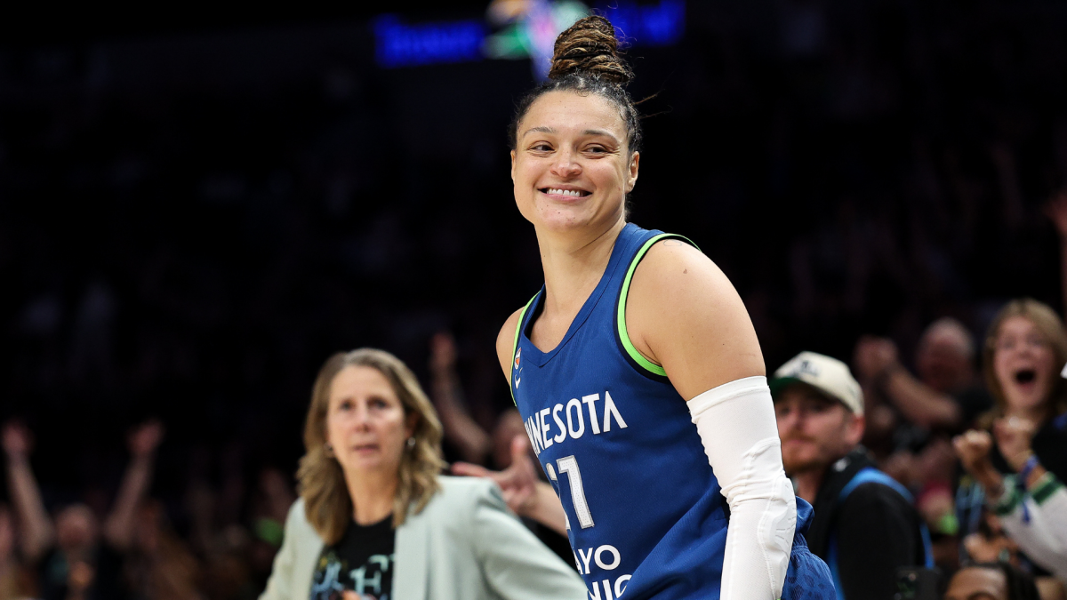 
                        Kayla McBride sets WNBA record with 10 3-pointers as Lynx clinch playoff berth: 'There is no better feeling'
                    