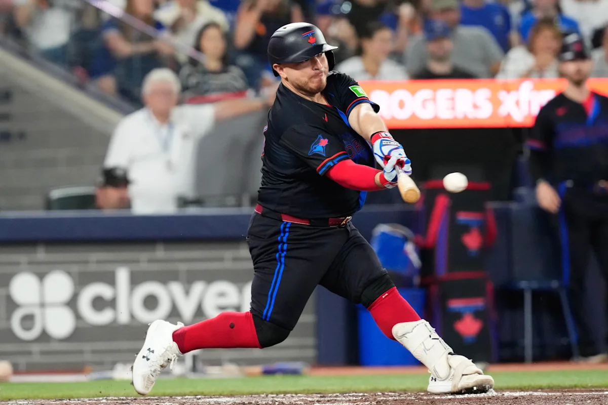 Kirk homers and drives in 2, Guerrero leaves injured as Blue Jays beat Yankees 3-1