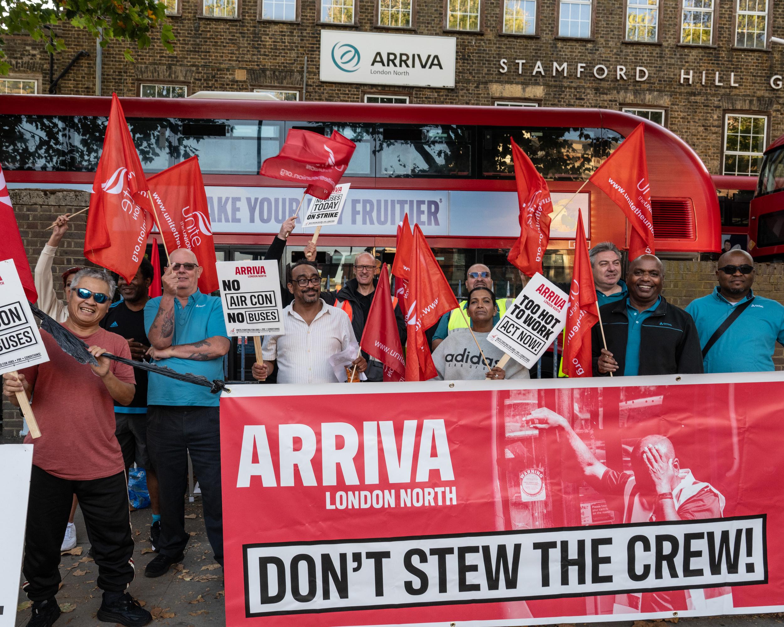 London bus drivers resume strike over heatwave working amid fears over air con deal