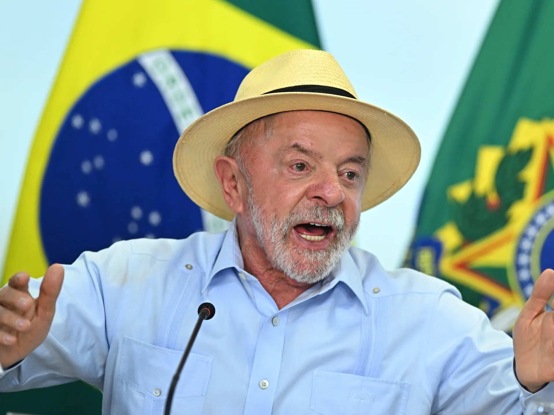 Lula holds slim lead over Flavio Bolsonaro ahead of Brazil election