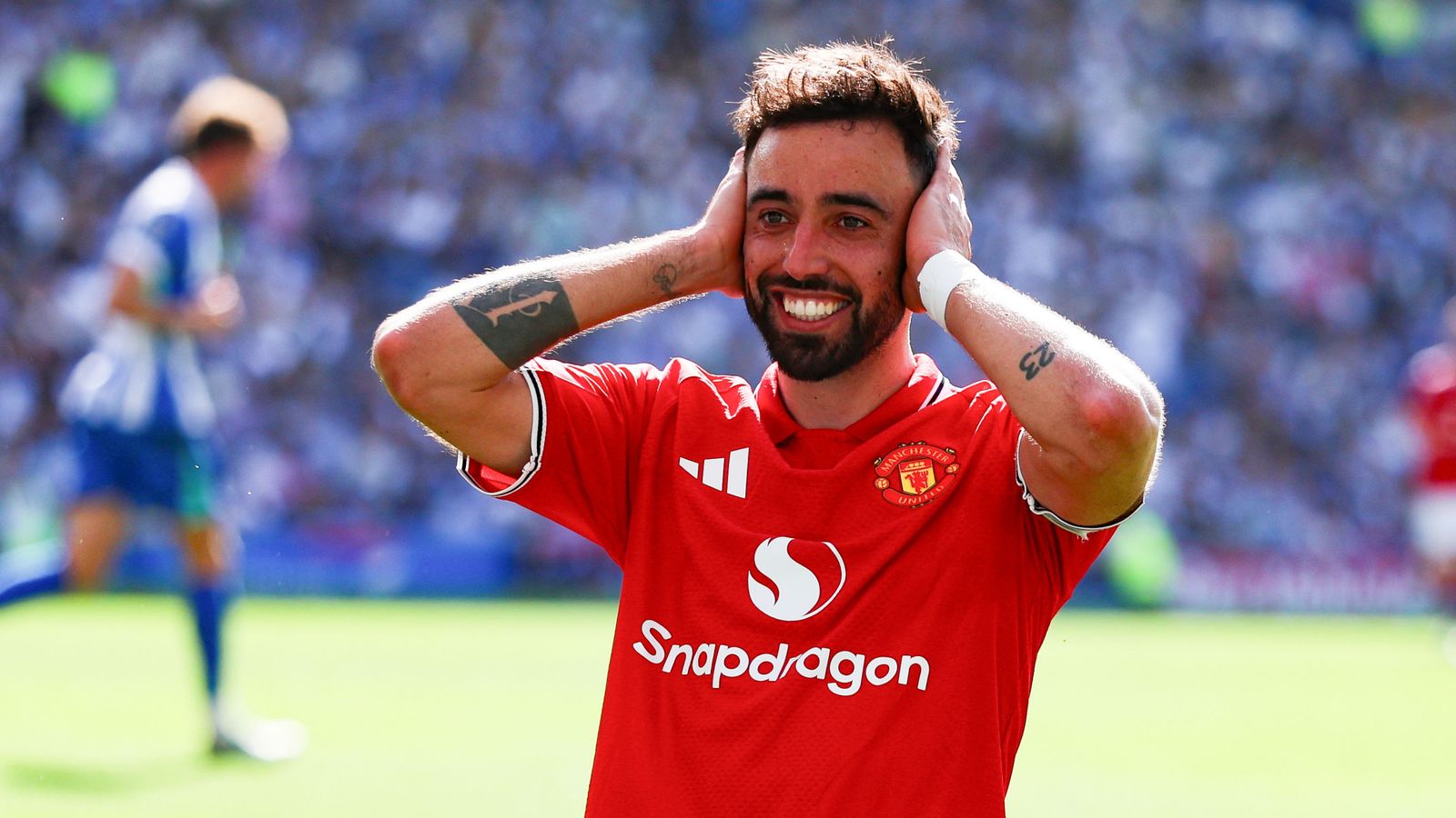 Man Utd captain Fernandes not for sale despite Galatasaray interest