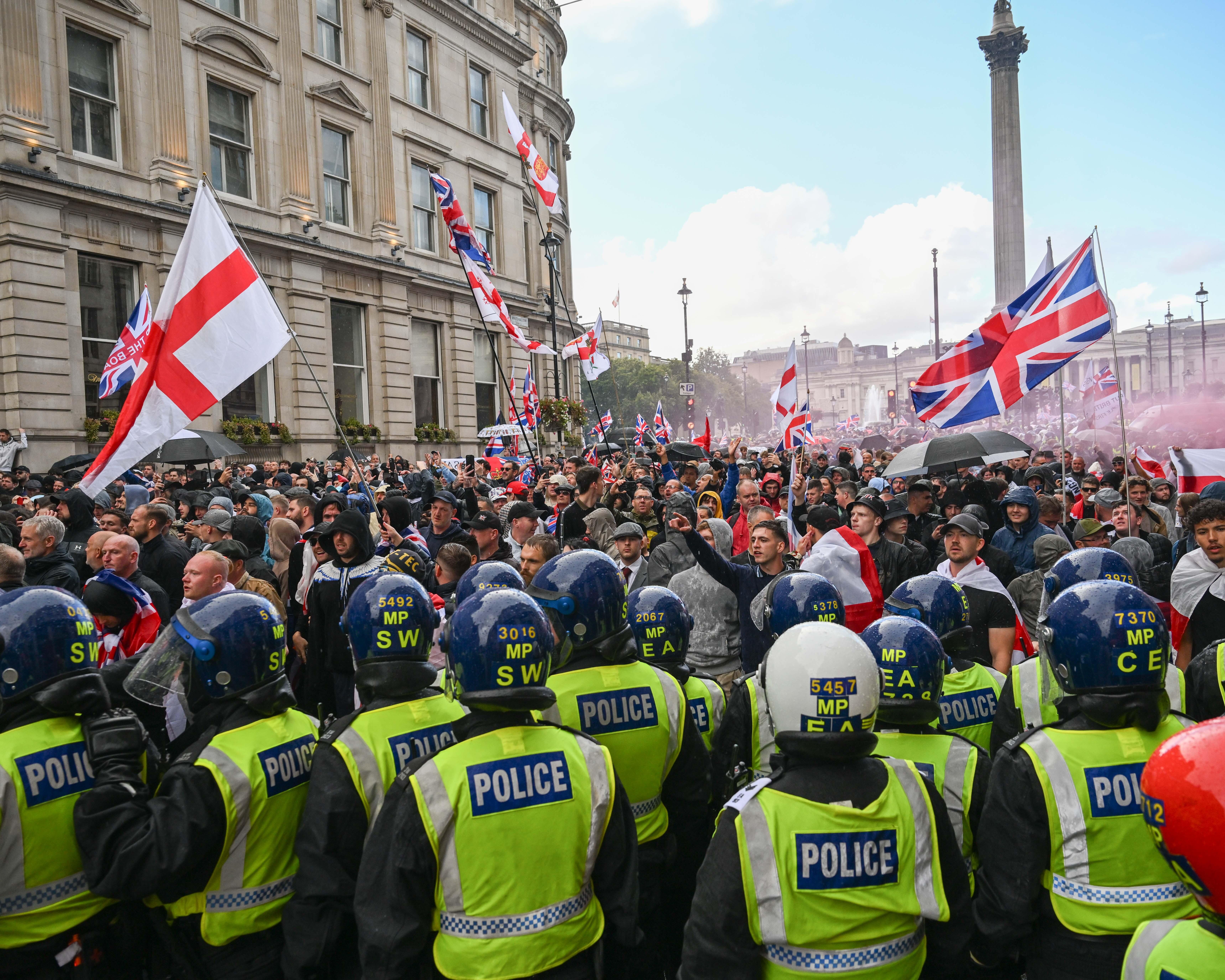 Met police preparing for large scale far-right and pro-Palestine protests in London
