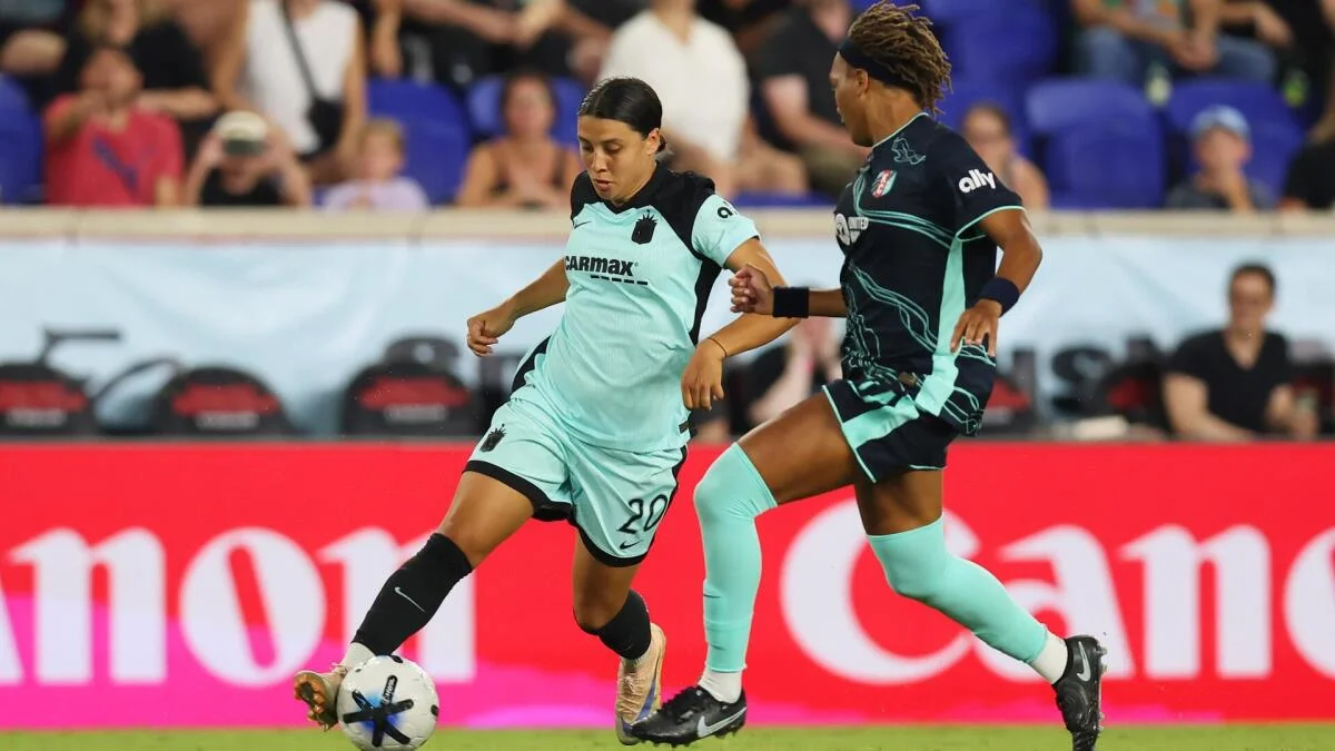 
                        NWSL Team of the Week: Sam Kerr stays on fire; Denver Summit's Ayo Oke making things look easy
                    