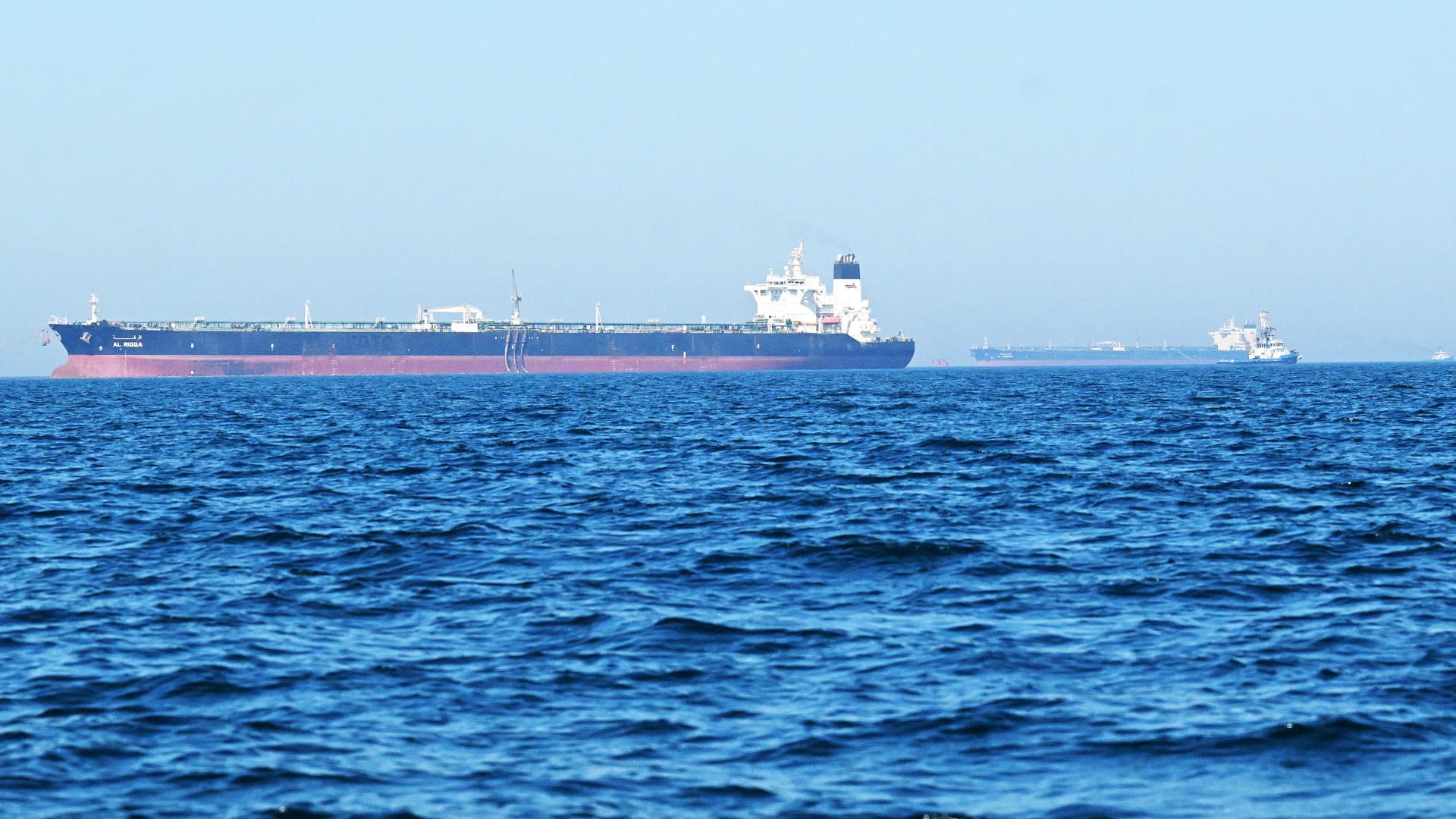 Oil rises on worries over supply disruptions as spill near Oman worsens