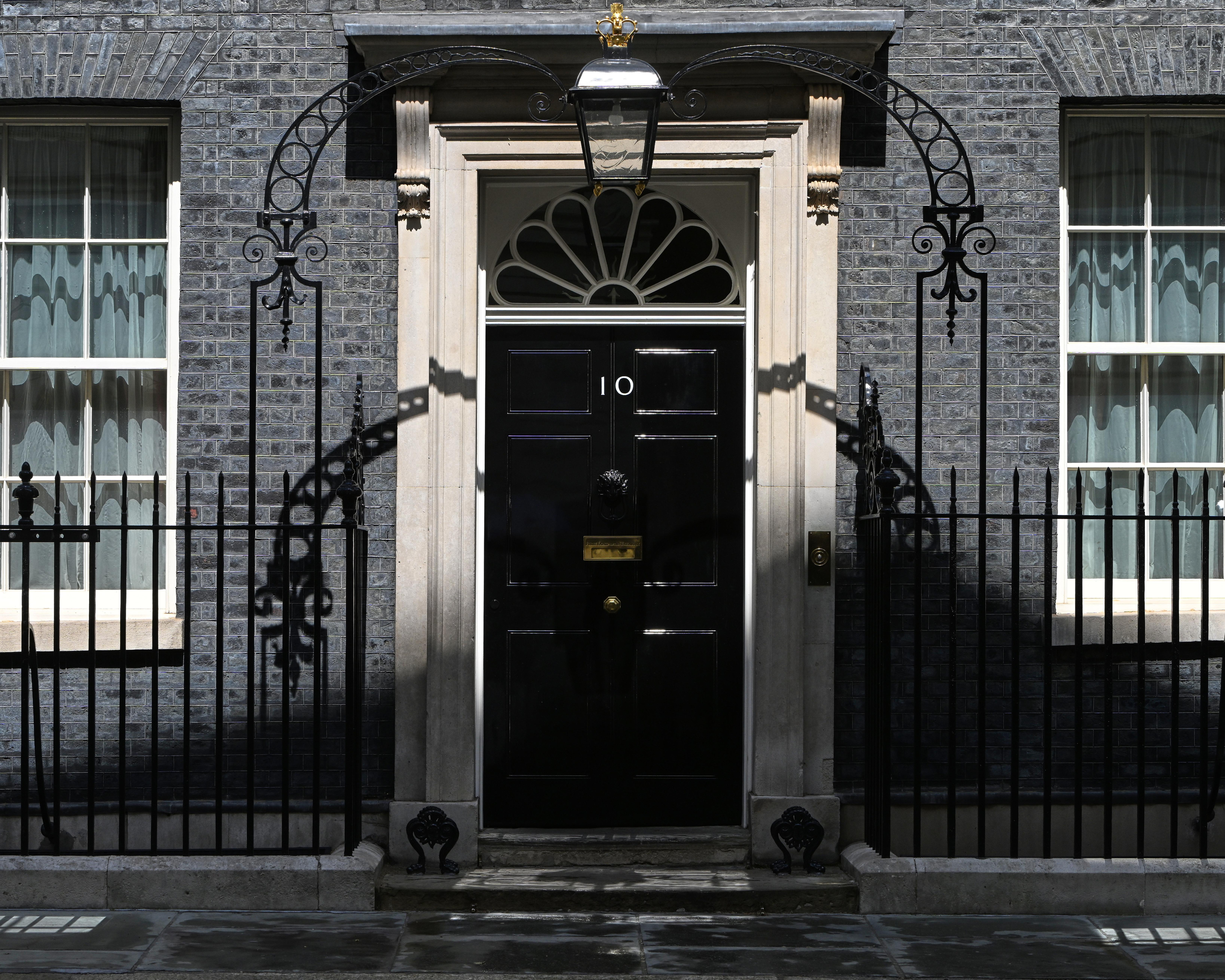Starmer ally admits prime minister is ‘unpopular’ but warns of ‘chaos’ if leadership contest triggered – UK politics live