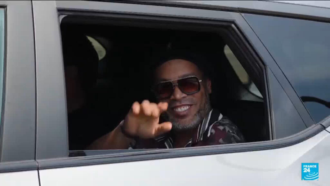 Ronaldinho returns in search of 'beautiful' 300th goal