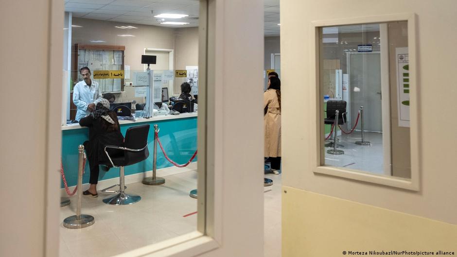Spiraling health costs force Iranians to delay care