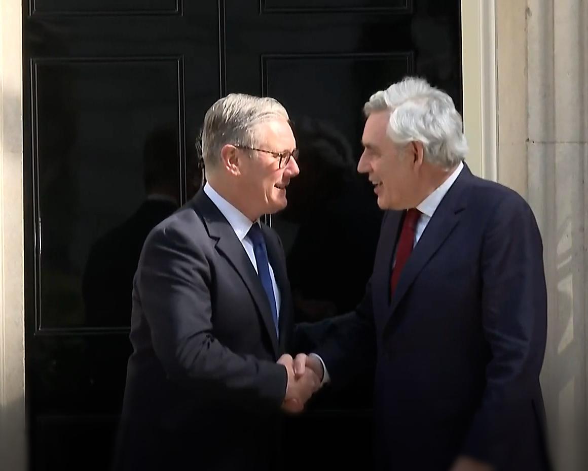 Starmer brings in Gordon Brown and Harriet Harman to ease pressure on him to resign