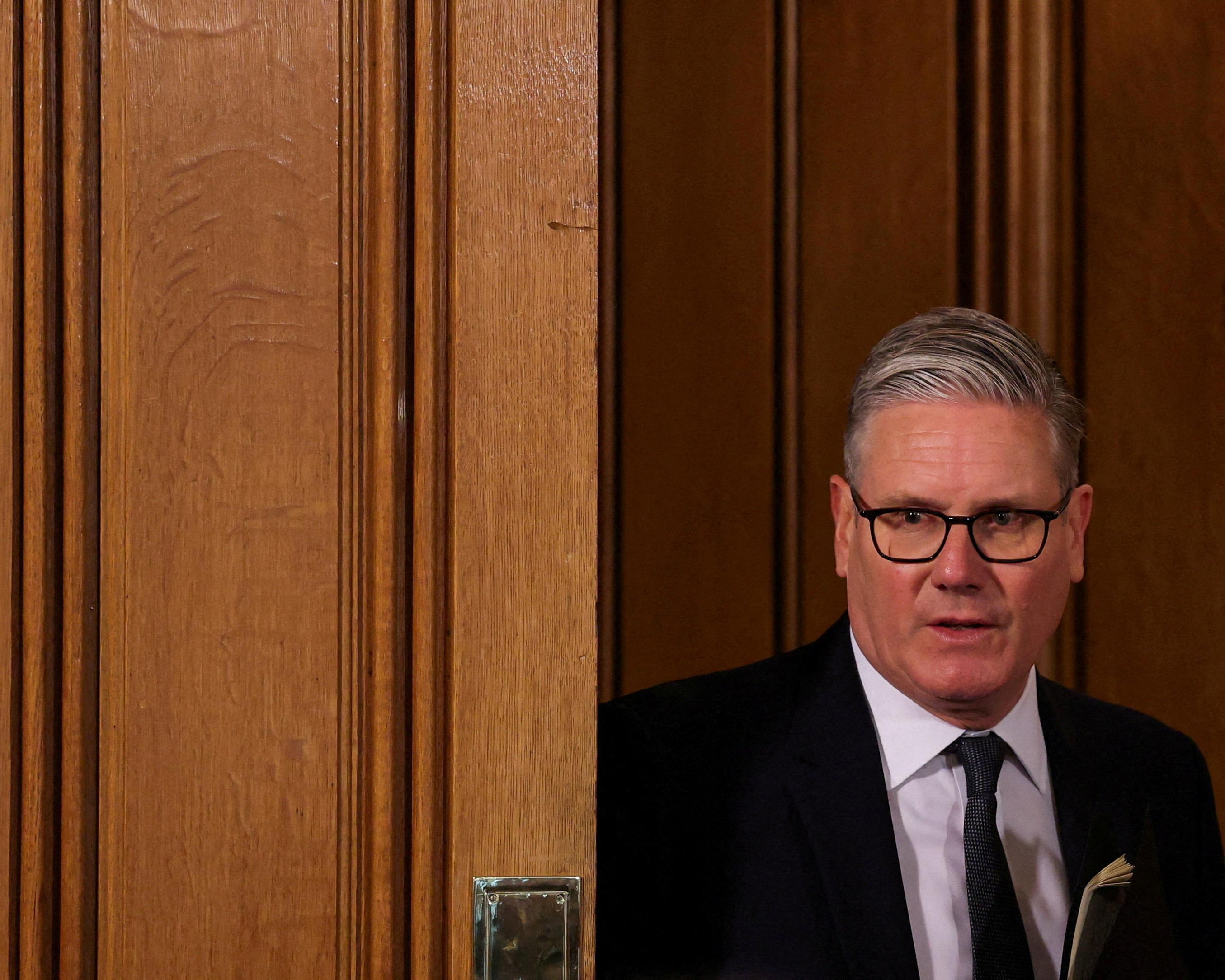 Starmer tells cabinet he will not quit without leadership challenge