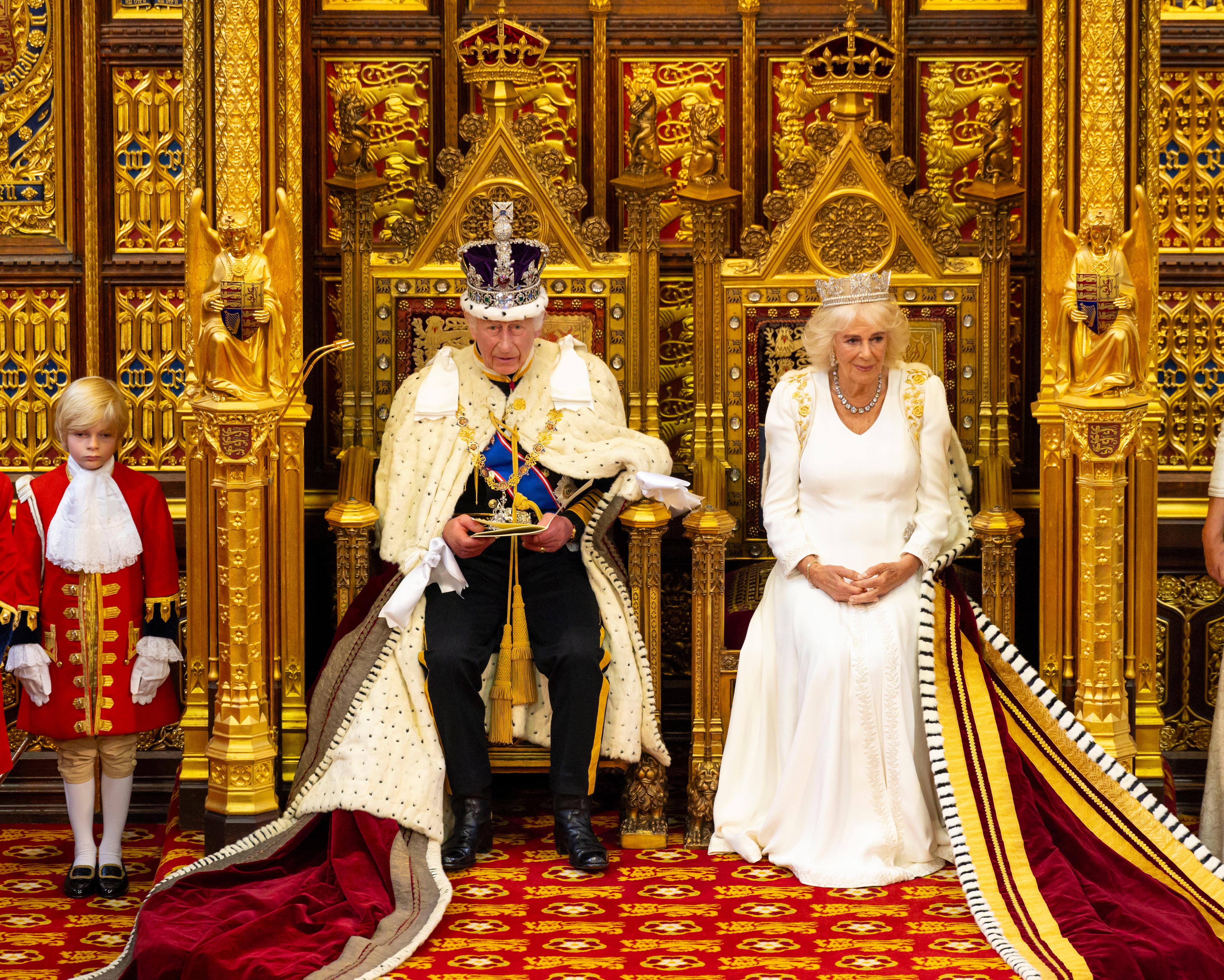 Starmer hopes to regain momentum with unveiling of dozens of bills in king’s speech