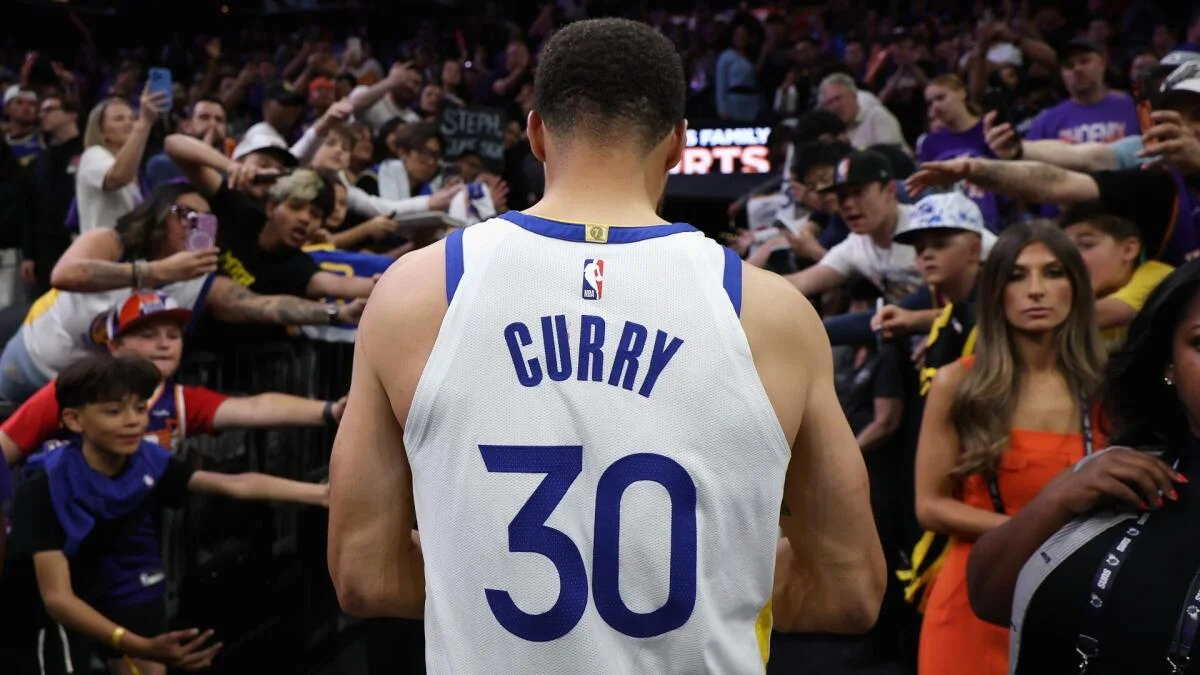 
                        Steph Curry wants 'to win and finish his career' with the Warriors, says GM Mike Dunleavy, but can he do both?
                    