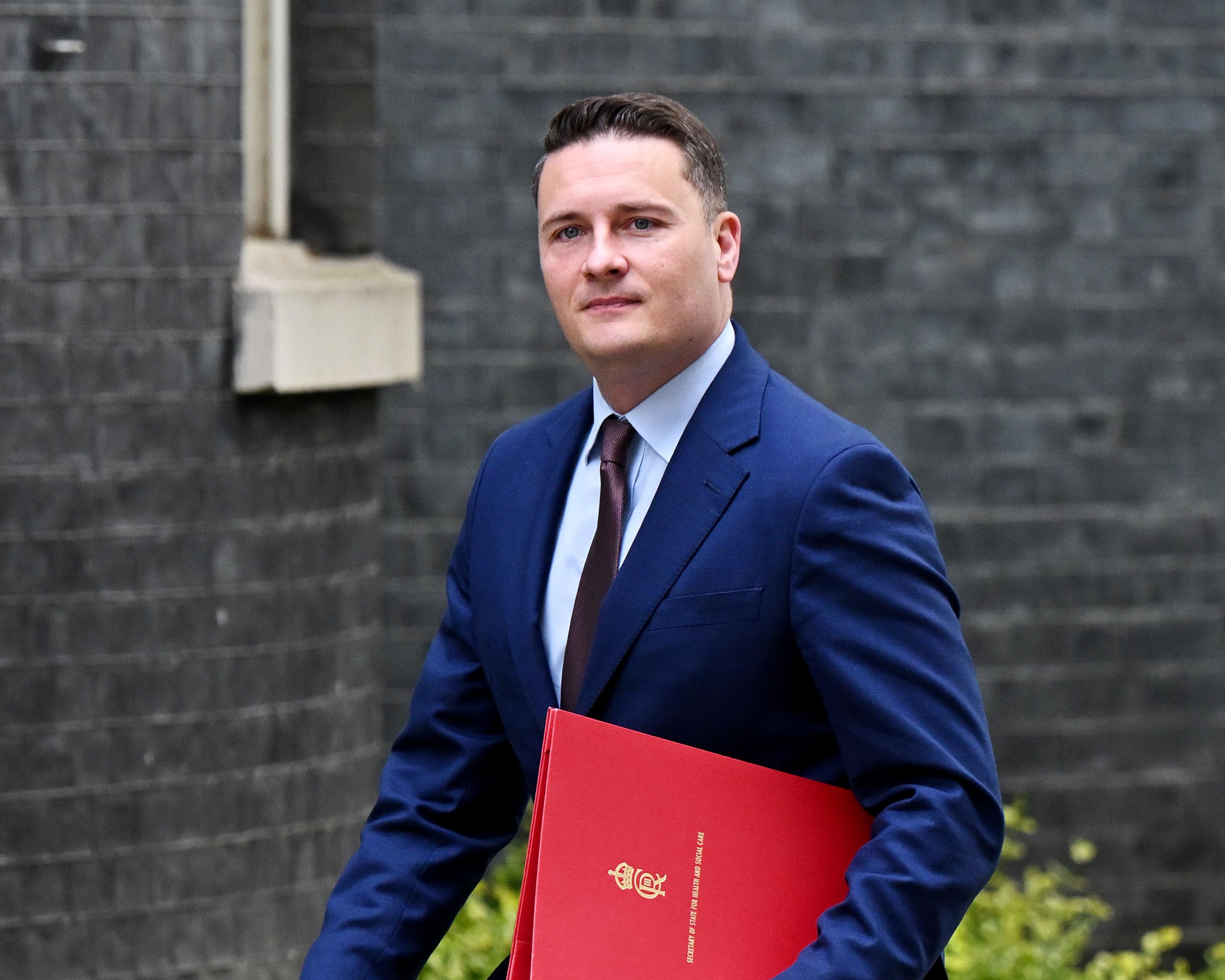 Wes Streeting quits cabinet and calls on Starmer to resign