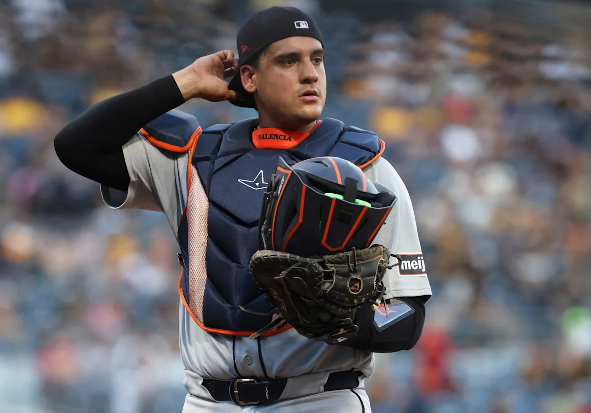 Tigers C Eduardo Valencia has once-in-a-lifetime moment with his hero