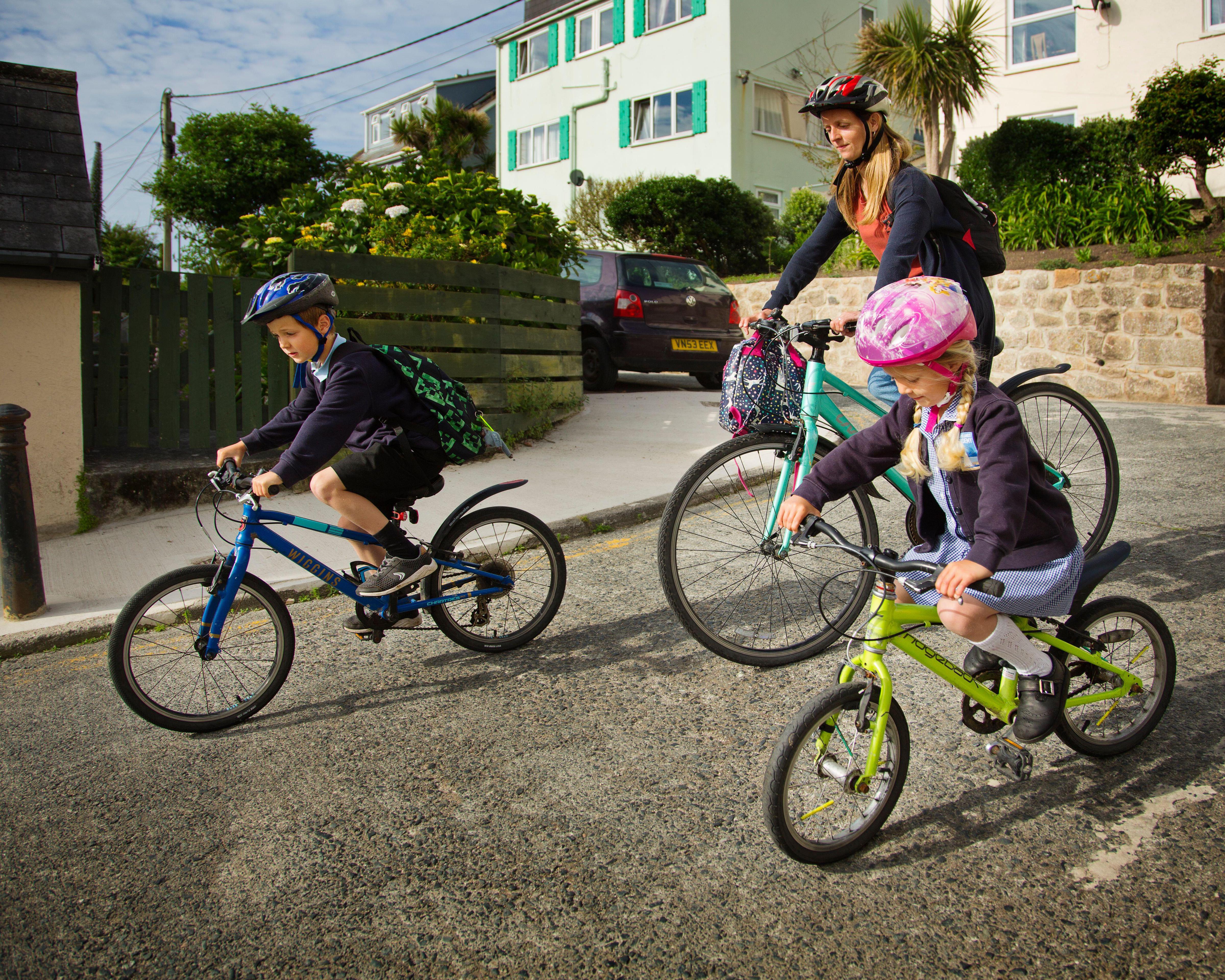 Ministers want 60% of pupils in England ‘actively’ travelling to school by 2035