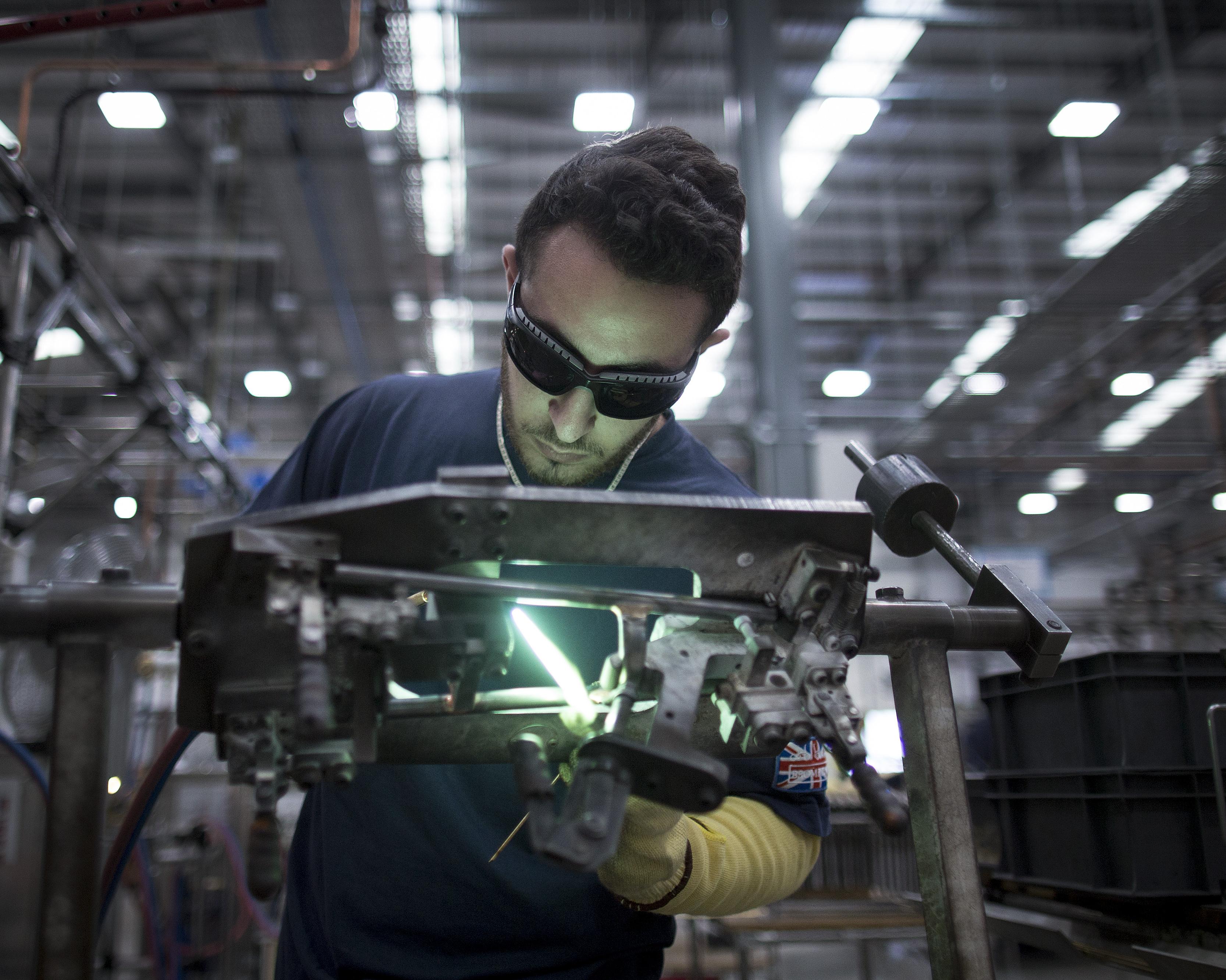 UK economy shrank by 0.1% in April as Iran war held back growth