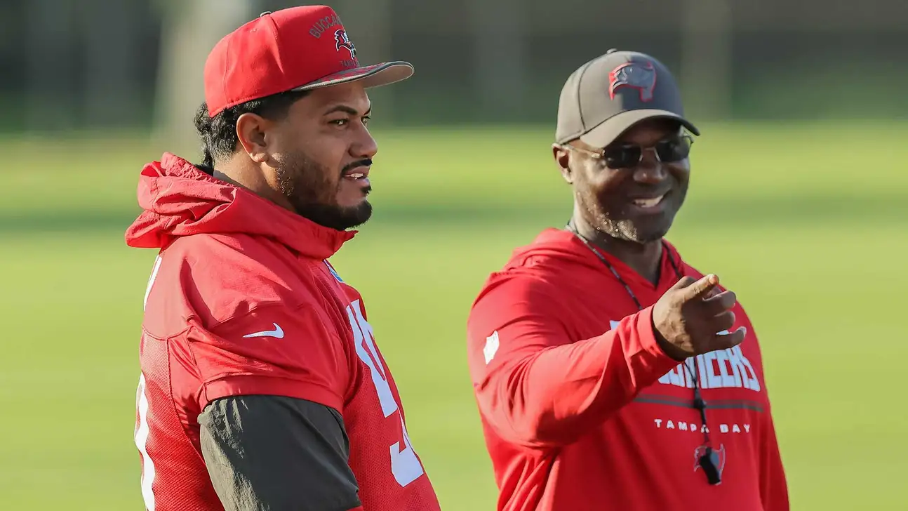 
					Vita Vea, Buccaneers Reportedly Agree On 1-Year, $30 Million Extension
				
