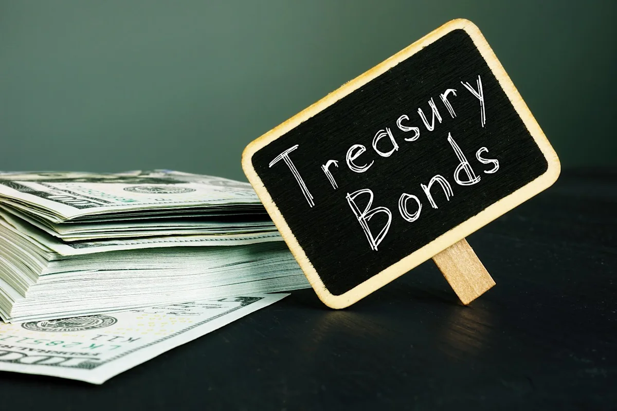 What Happens to a Bond ETF's Price When the Fed Cuts Rates -- Using the Actual Historical Data