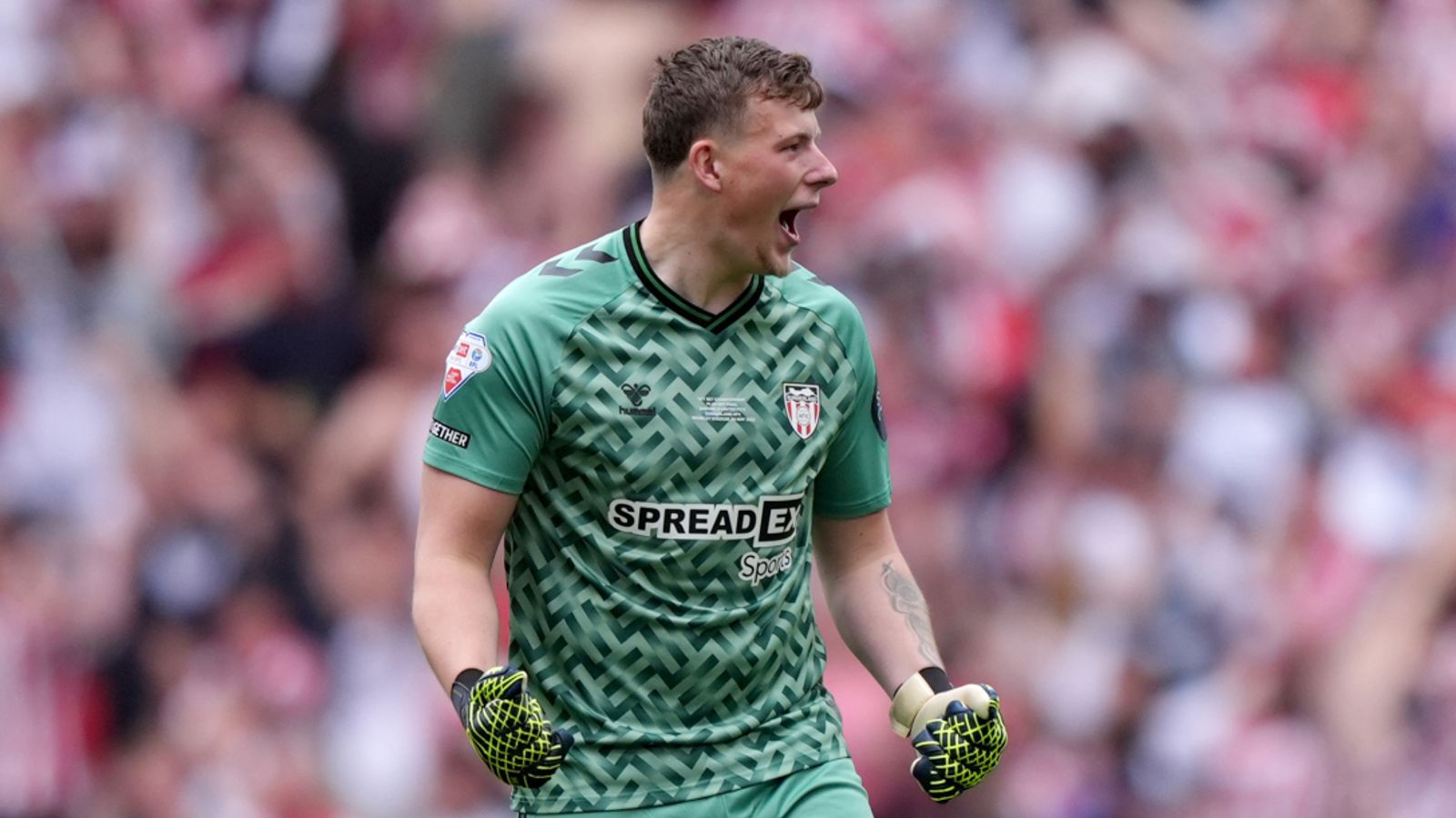 Wrexham set to make club-record signing as Phillips returns to Blades