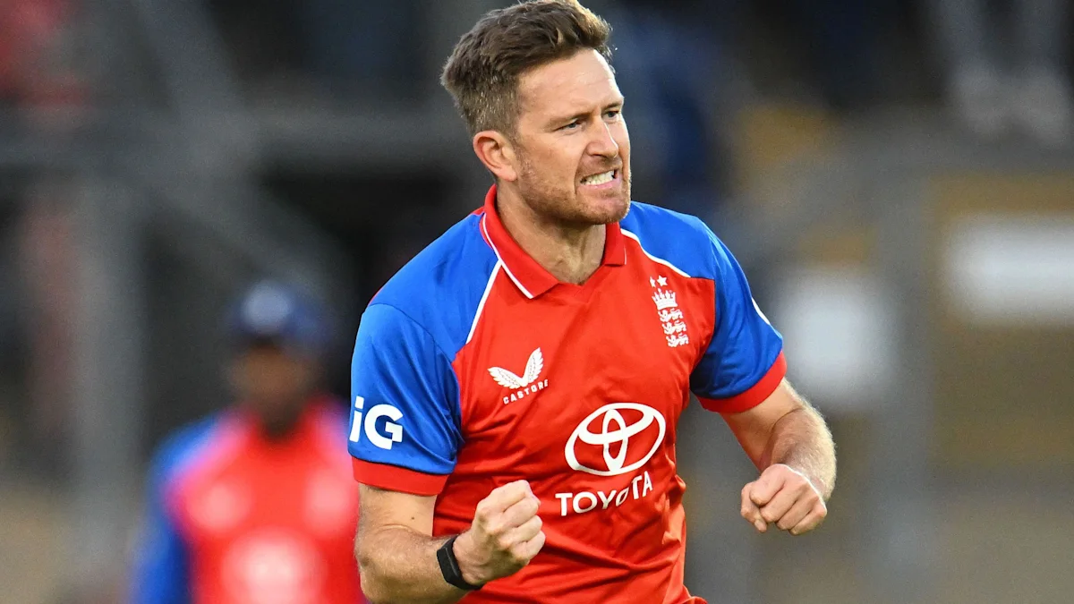 England look to restrict Sri Lanka late on in second T20 in Cardiff