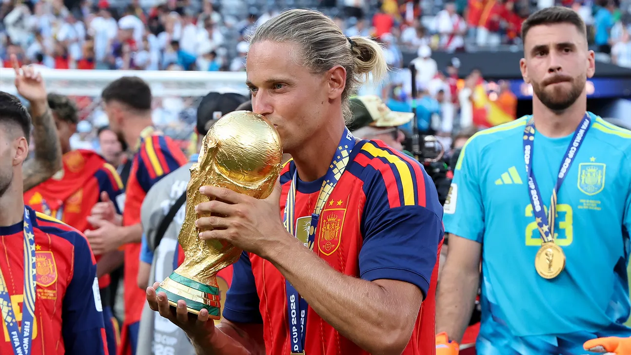 
					Marcos Llorente, 31, Announces Shock Retirement From Spain After Winning World Cup
				