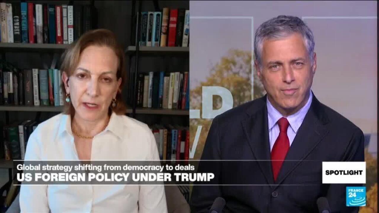Two interview participants appear side by side, with a France 24 lower-third about U.S. foreign policy.