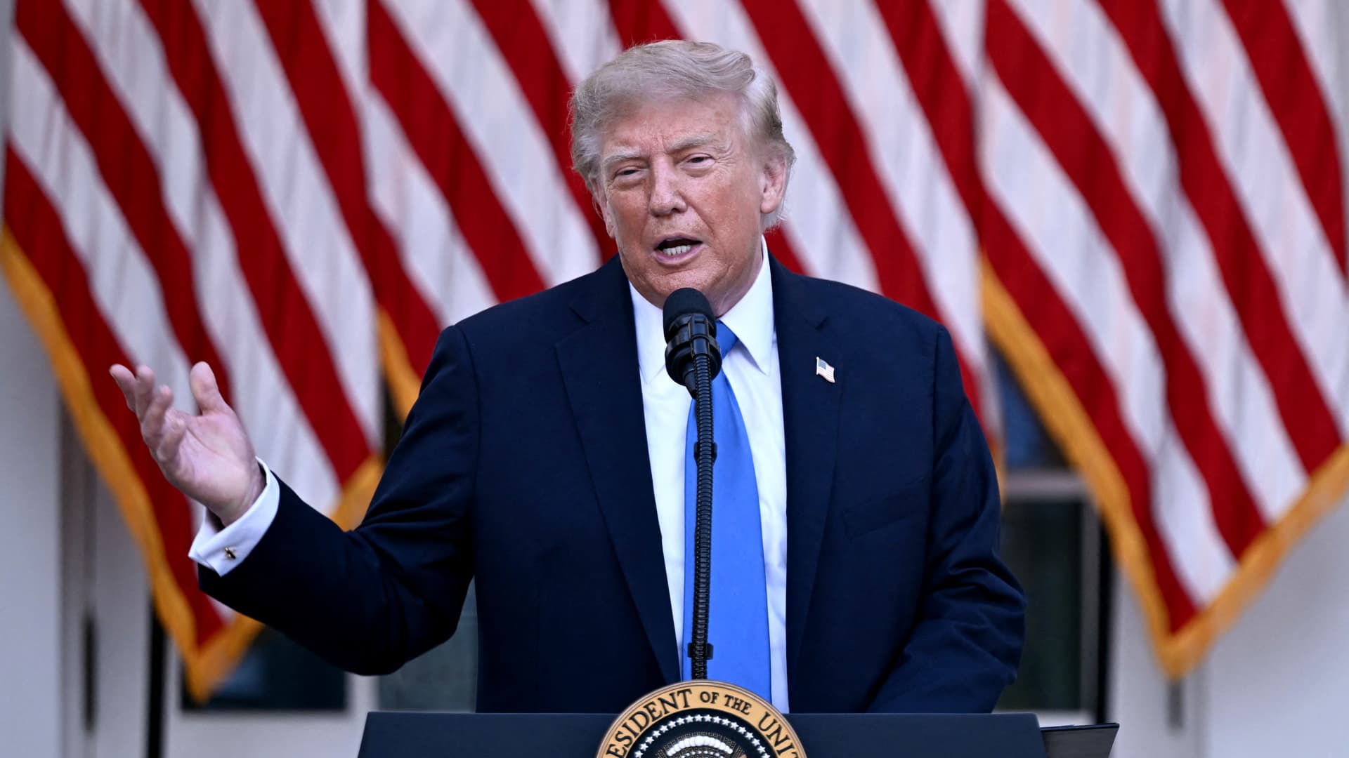 Trump doubles down on threat to halt trade with top partners unless Fed cuts rates