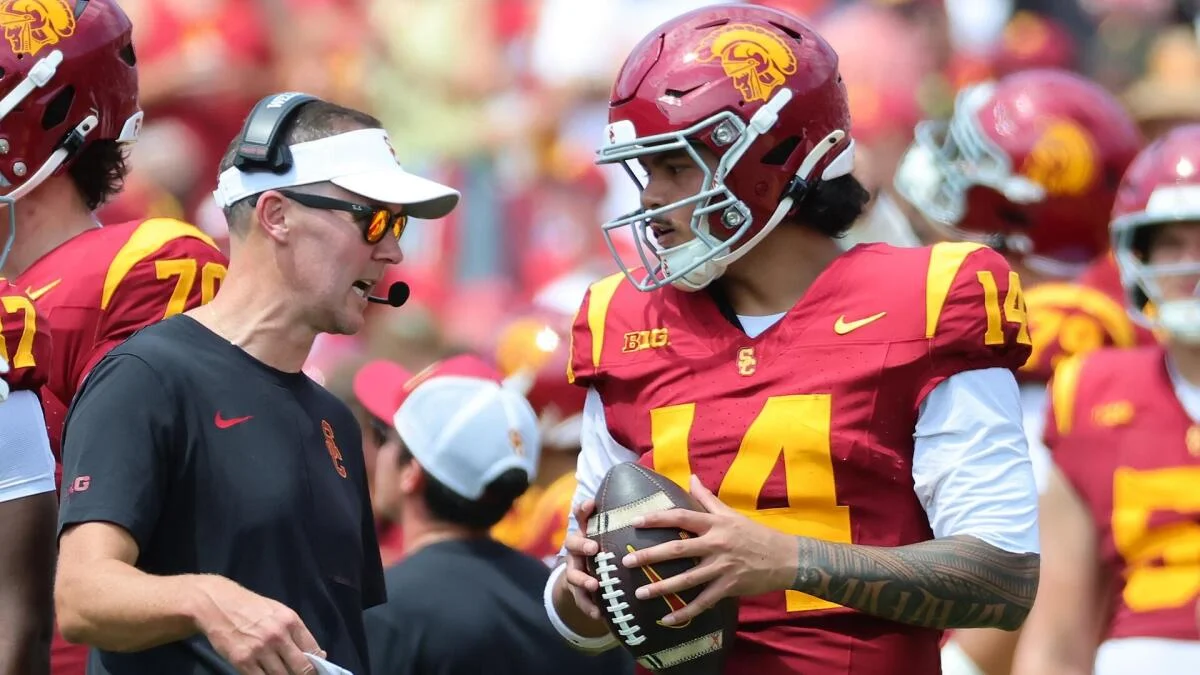 
                        USC vs. Fresno State prediction, picks, odds, spread: No. 14 Trojans eye 2-0 start to season
                    